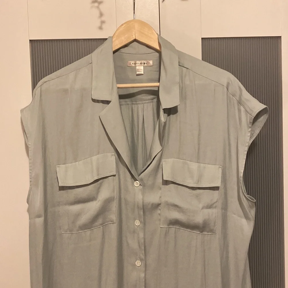 BANANA REPUBLIC Resort Shirt - Picture 3 of 5